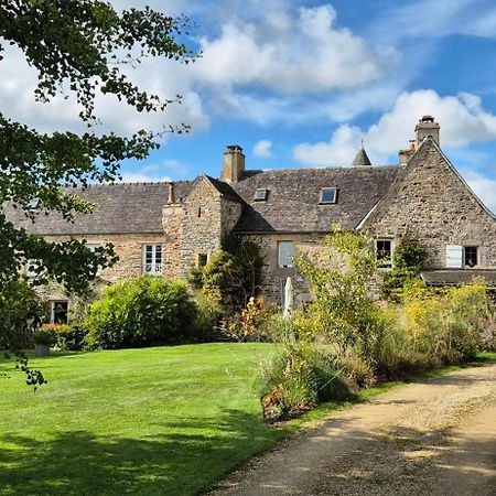Gite De Charme Au Manoir Du Plessis-Quinquis Sainte-Seve Exteriör bild